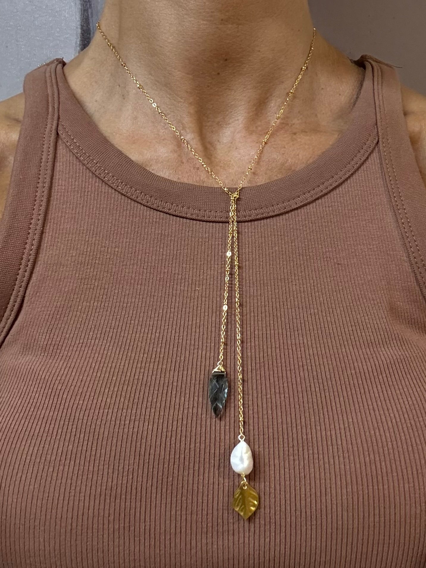 Collar baño oro perla y cuarzo - SUI