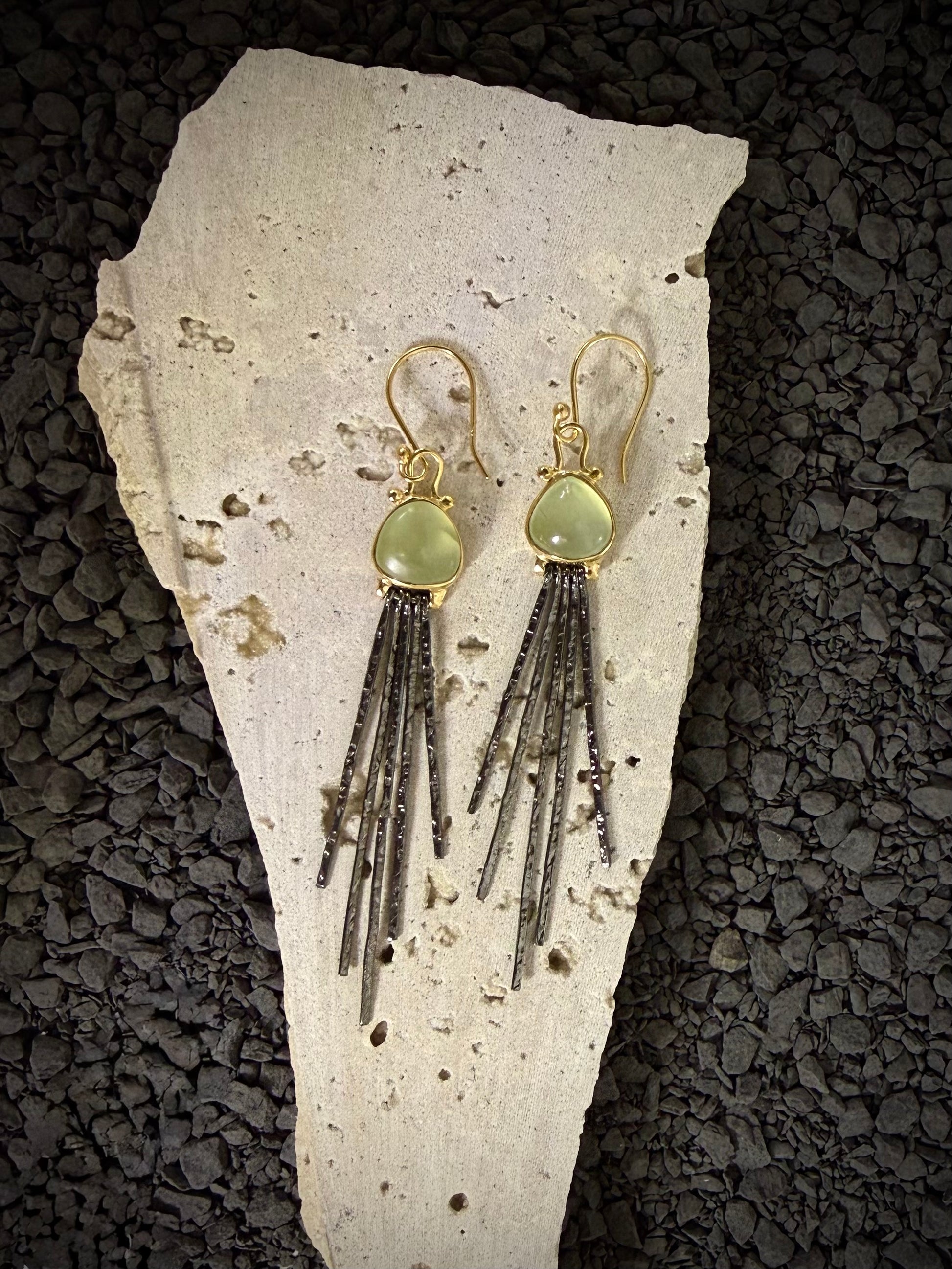Aros de plata y baño de oro con piedra semipreciosa - LARA -